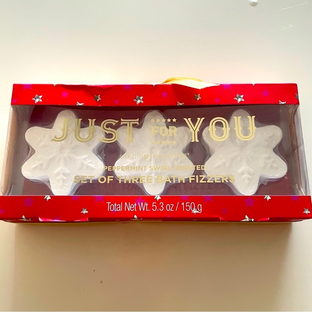 NIB Just for You Peppermint Swirl Snowflake Bath Bomb Set